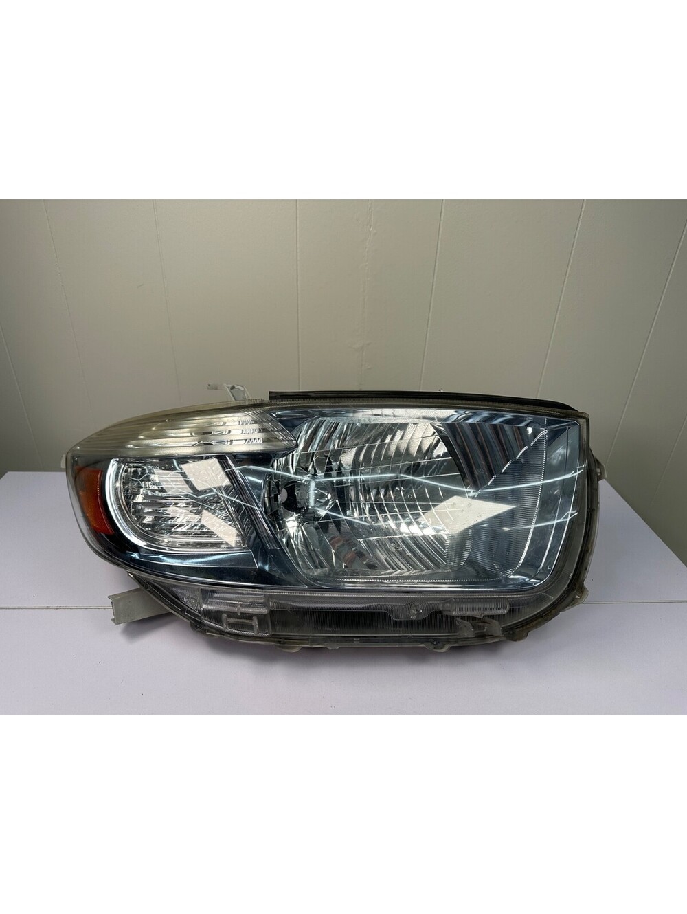 OEM 2010 Toyota Highlander RH Passenger Headlight Lamp Koito Clear Lens